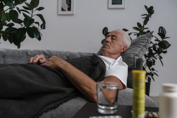 posisi-tidur-untuk-sakit-punggung